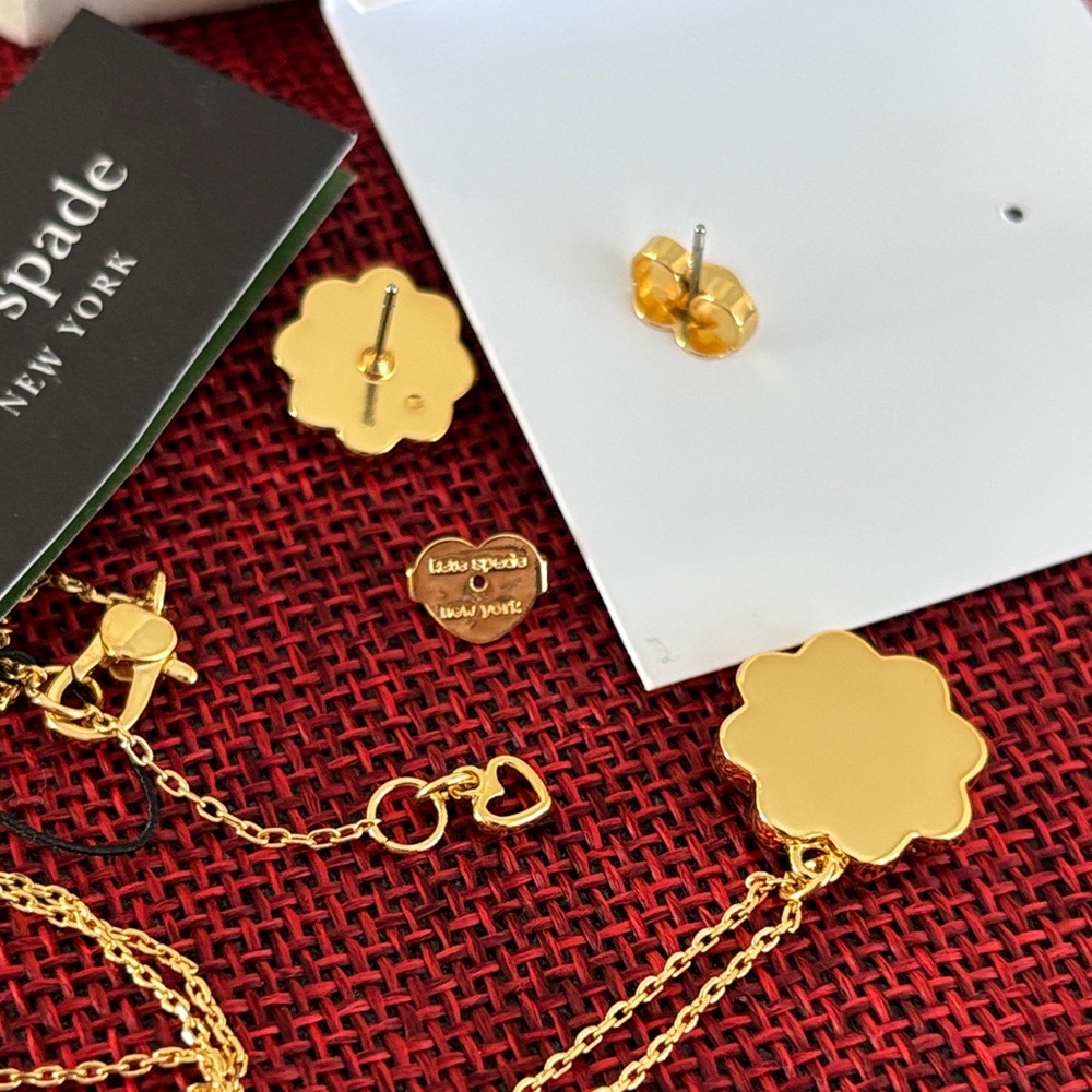 ♠️🤍 Kate Spade Gold and Mother of Pearl Floral Necklace and Earrings set 🤍♠️ - Picture 5 of 5